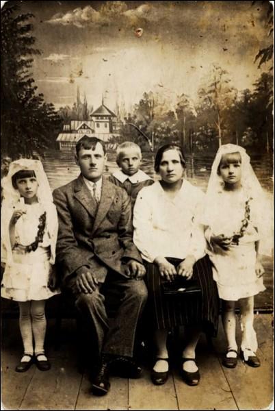  -  Residents of Kleck in old photographs. Holy Communion in Kleck, 1930th