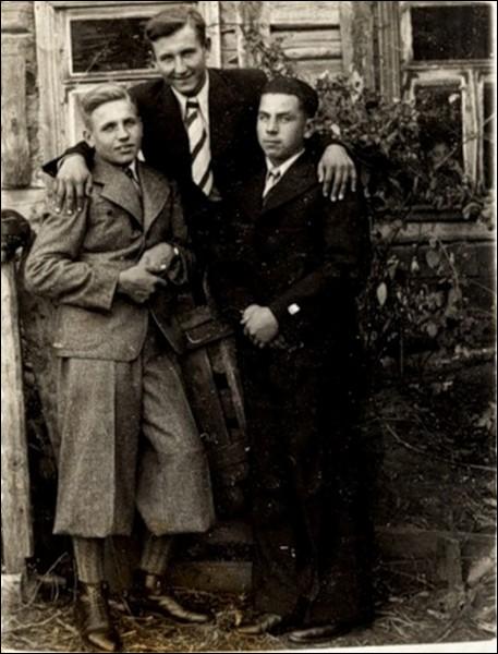  -  Residents of Kleck in old photographs. Residents of Zawalna str. in Kleck, 1938.