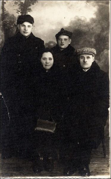  -  Residents of Kleck in old photographs. Residents of Kleck, 21.01.1939