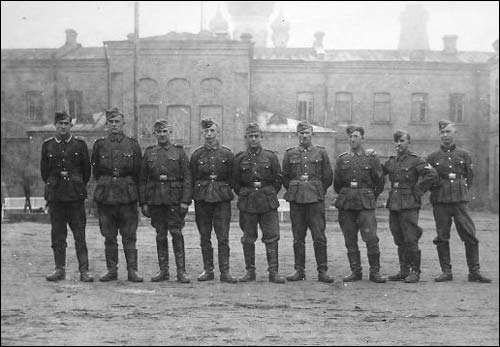  - Горад на фотаздымках часоў 2-ой сусветнай вайны . Акупанты ў горадзе