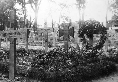  - Горад на фотаздымках часоў 2-ой сусветнай вайны . ... і ў зямлі