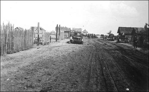  - Горад на фотаздымках часоў 2-ой сусветнай вайны . Брэсцкія прадмесьці. Здымак 1941-44 гг.