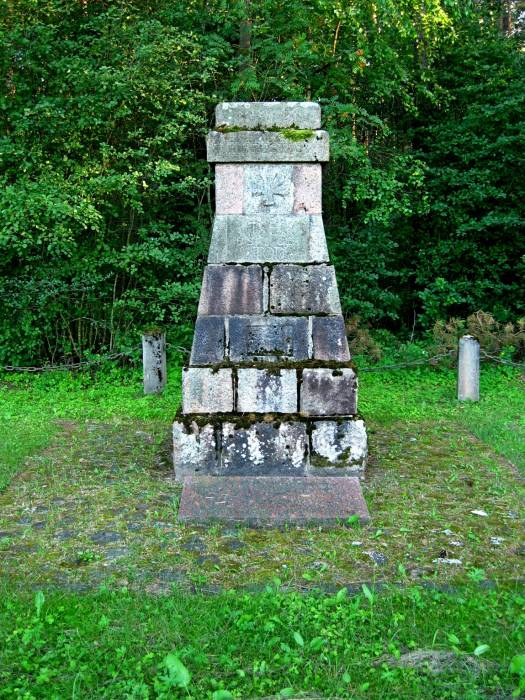  - Cmentarz wojenny z I wojny światowej . 