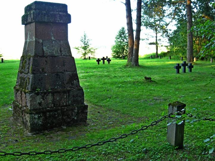  - Cmentarz wojenny z I wojny światowej . 