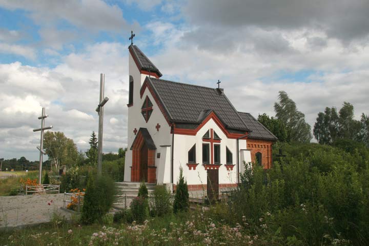 Makašy.  Graveyard chapel 