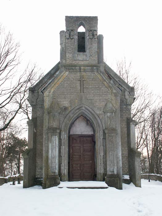 Rakowica |  Kaplica grobowa Tołłoczków. Fasada główna kaplicy