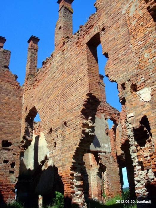 Дисна.  Здание бывшей уездной больницы