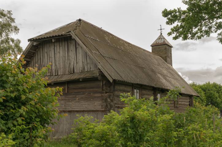  - Graveyard chapel . 