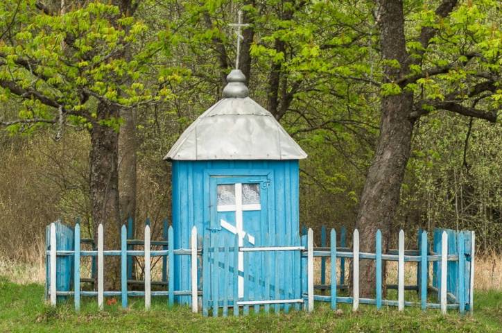 Lopaŭščyna.  Road chapel 