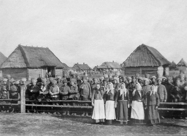 Страдзеч. У вёсцы 