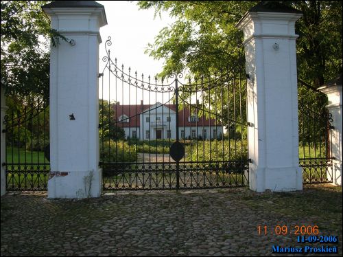  - Manor . 