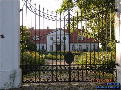  - Manor . 