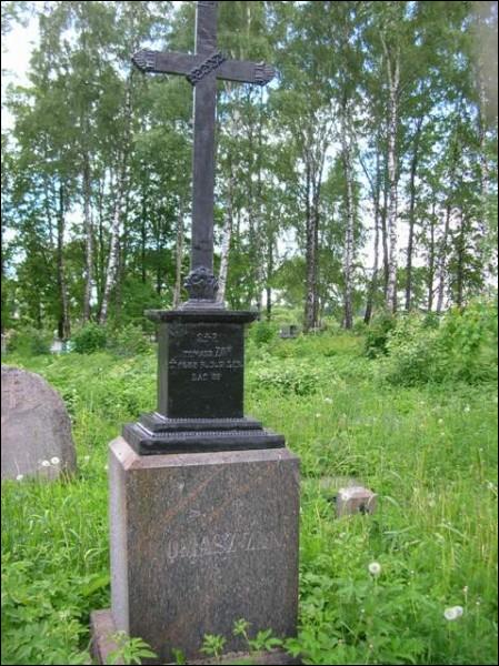  -  Grób Tomasza Zana. Grób Tomasza Zana (1796-1855) na starym cmentarzu katolickim w Smolanach