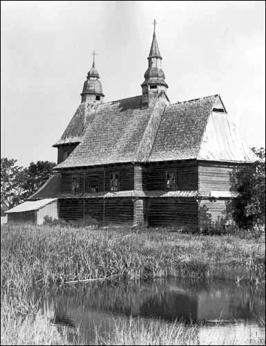  - Kościół M.B. Anielskiej. Drewniany kościół w Mieżanach. Fotografia z lat 70 XX w