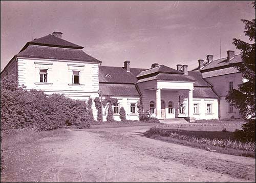  - Old photos of the township . Plater's Palace in Opsa. During 1930th it was the building of the local school of agriculture. Photo 1930th