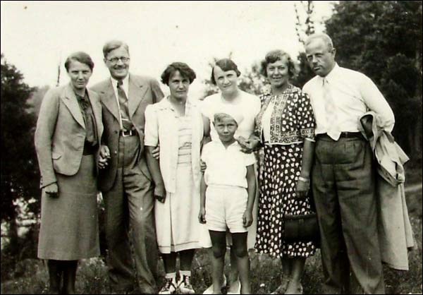 - Old photos of the township . At righrt side - Bernard i Janina Wysłouch, at left side - Adela i Seweryn Wysłouch, 1938
