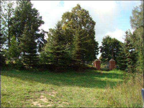 Miluńce (Pelikany). We wsi 