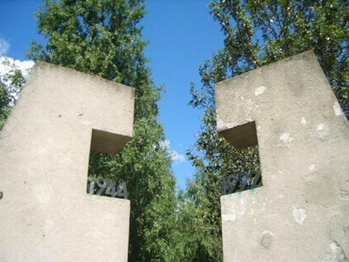  -  Kompleks memorialny. Brama, fragment