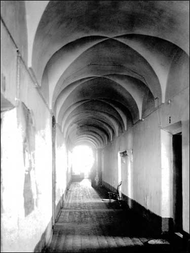  - Miasto na starych fotografiach . Sklepienie kościoła karmelitów. Fot. Leonard Rzeczycki, lata 30 XX wieku