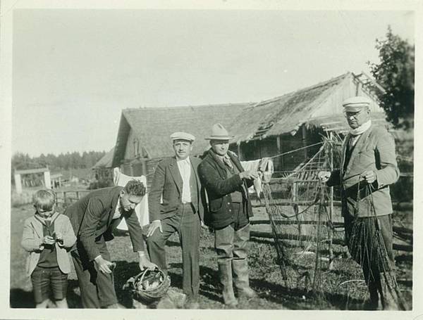  - Сядзібна-паркавы ансамбль Пяркоўскіх. Kajetan-brat Napoleona Perkowskiego<br>zdj.od wnuka 