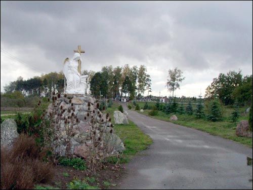 Cmentarz w Mosarzu, widok od kościoła Mosarz. Cmentarz katolicki