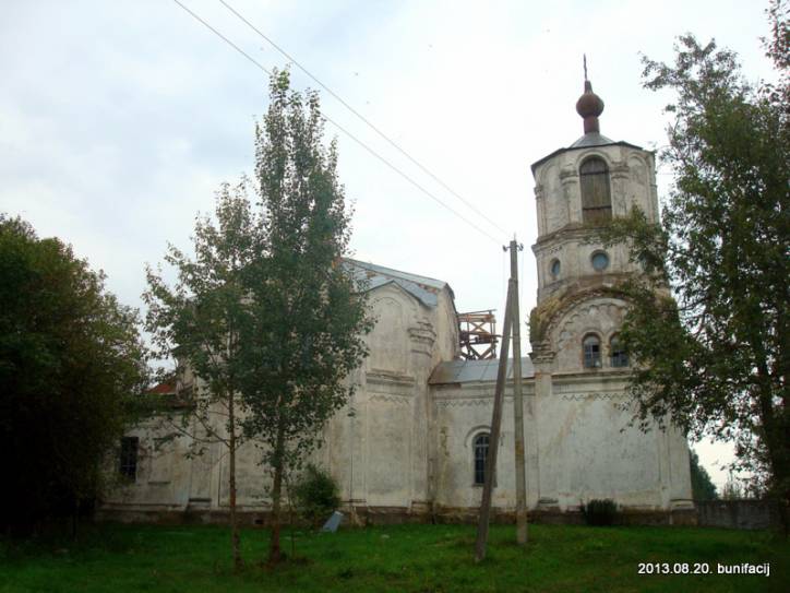 Side view Parečča (Carkoŭnaje). Orthodox church of the Assumption