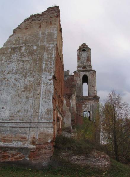  - Kościół (ruiny). 