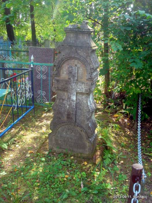 Азино (Белое). В деревне 