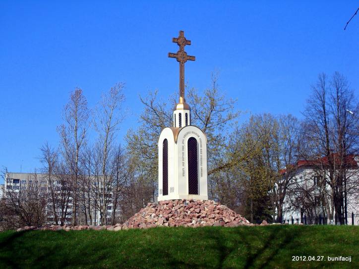  -  Pomniki i tablice. 
