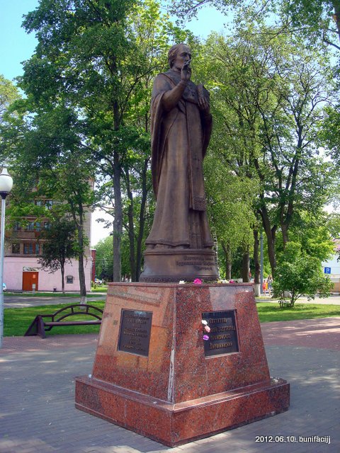  -  Pomniki i tablice. 