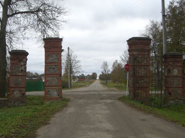  - Сядзібна-паркавы ансамбль Плятэраў. 