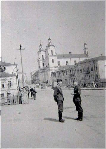  - Горад на фотаздымках часоў 2-ой сусветнай вайны . Касьцёл сьв. Антонія. 1943 г.