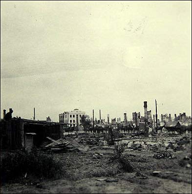  - Горад на фотаздымках часоў 2-ой сусветнай вайны . Гарадскія руіны