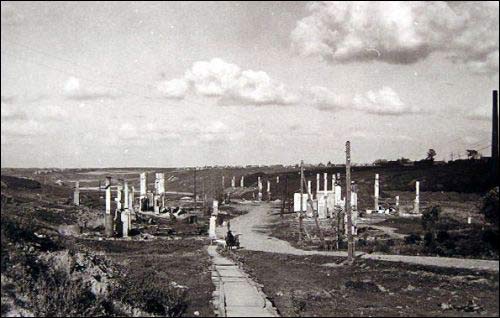  - Горад на фотаздымках часоў 2-ой сусветнай вайны . Спаленае віцебскае прадмесьце. 09.1941