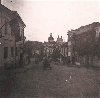  - Горад на фотаздымках часоў 2-ой сусветнай вайны . Від на па-езуіцкі касьцёл