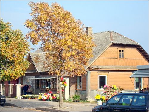  - Ulice miasta . Dom mieszkalny