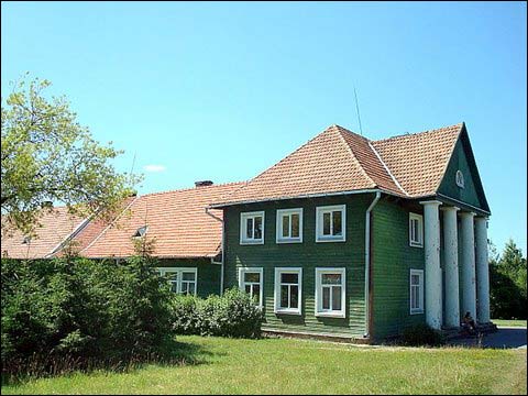 Bezdonys.  The school building