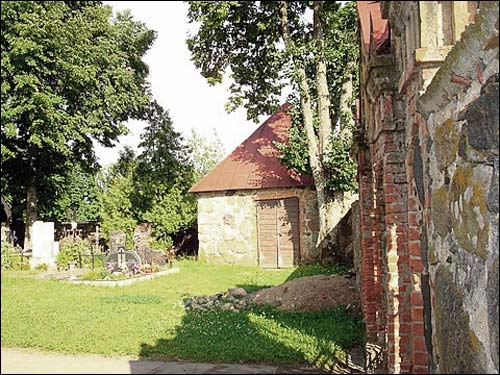  - Kościół Św. Józefa. Fragment muru, kaplica i cmentarz przykościelny