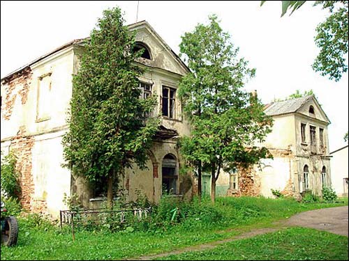  - Zespół dworsko-parkowy . Dwór od północnego wschodu, 07 2008