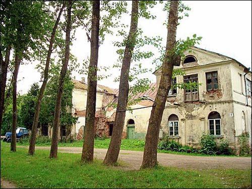  - Zespół dworsko-parkowy . Dwór od północnego zachodu, 07 2008