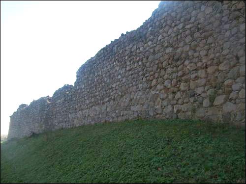  -  Zamek. Fragment murów
