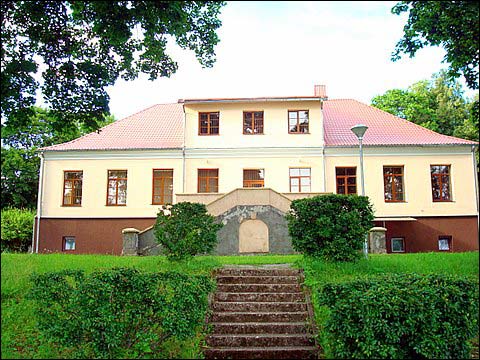  - Dwór Piłsudskich. Fasada południowa, 07 2008