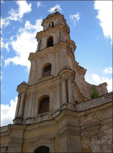  - Kościół Matki Boskiej Pocieszenia i klasztor augustianów. Dzwonnica kościoła, widok od frontu, 09 2007