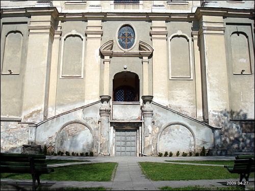  - Kościół Św. Rafała i klasztor Jezuitów. Fasada zachodnia, fragment - schody