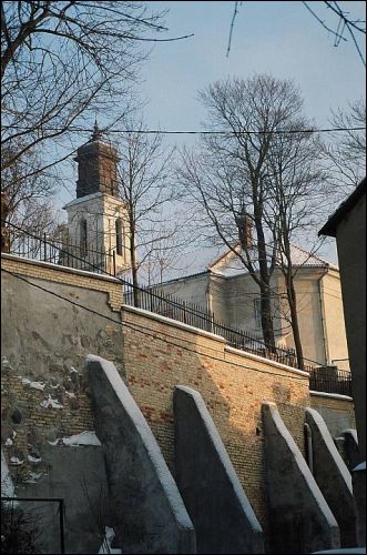 Kościół Św. Bartłomieja, widok z ulicy Popławy (Paupio), przed restauracją. 12 2001 r. Fot. 'Romas' z witryny SkyscraperCity Wilno. Kościół Św. Bartłomieja Apostoła