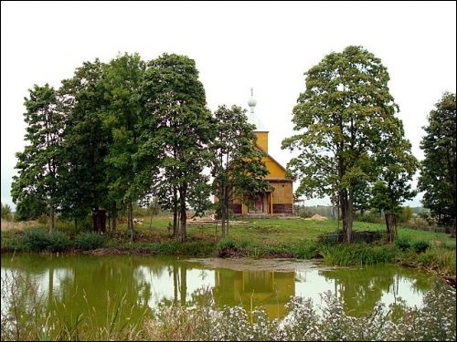  - Пейзажи . Вид на церковь из-за пруда