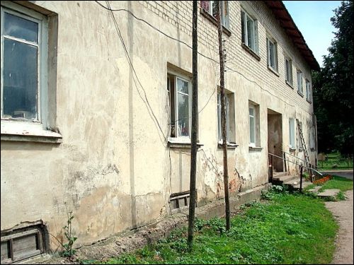  - Manor . 