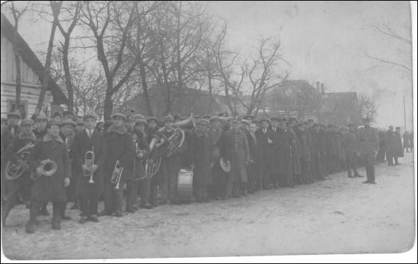  - Местечко на старых фотографиях . Открытие школы в Девенишках