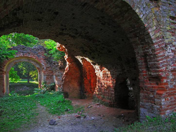Wysokie-Litewskie.  Zamek Sapiehów, ruiny