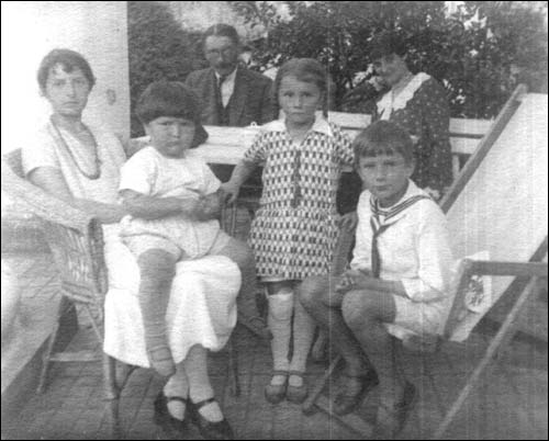  - Manor house Tukałło. Zofia (at left side) and Janusz Tukałło with children. Photo near 1932